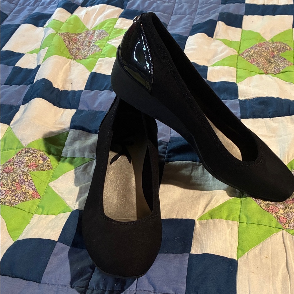 Elegant Black Women's Flats